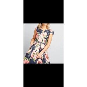 ModCloth Personal Boldness Floral Fit and Flare Dress Womens Size 2